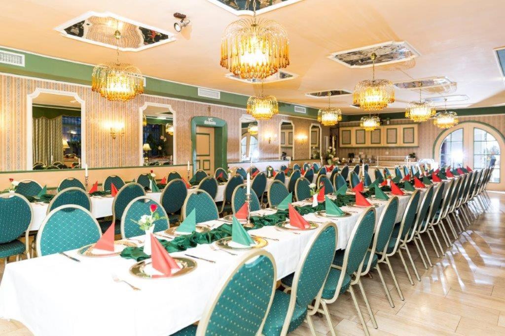 Hotel-Gasthof Zur Post Фельбург Экстерьер фото