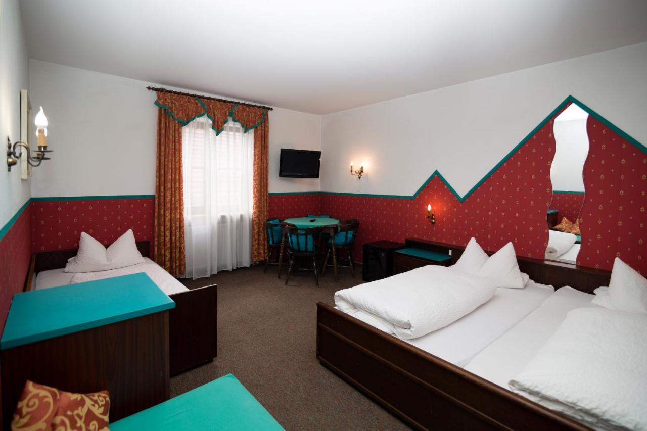 Hotel-Gasthof Zur Post Фельбург Экстерьер фото