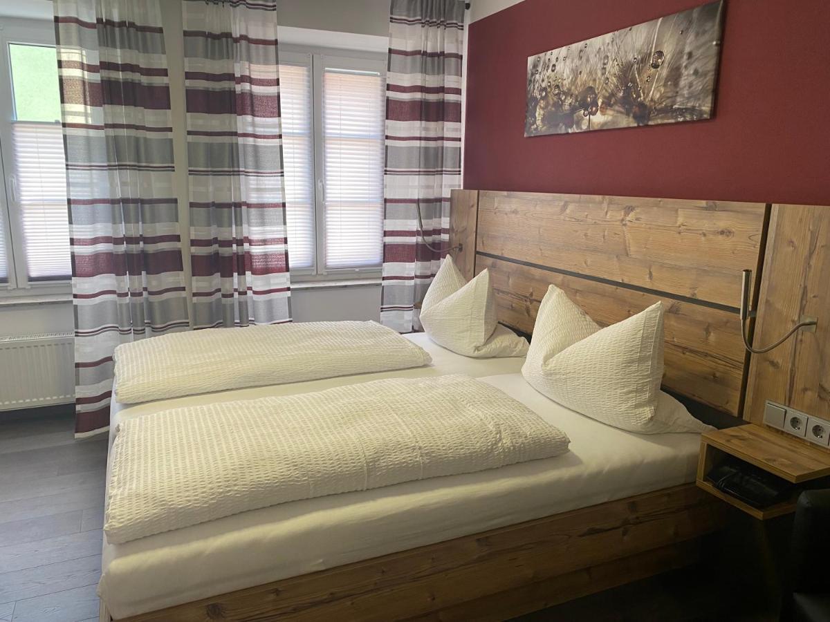 Hotel-Gasthof Zur Post Фельбург Экстерьер фото