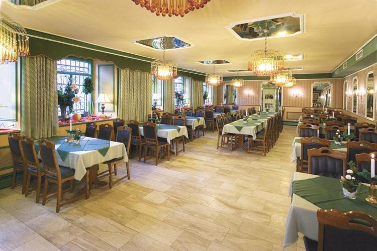 Hotel-Gasthof Zur Post Фельбург Экстерьер фото